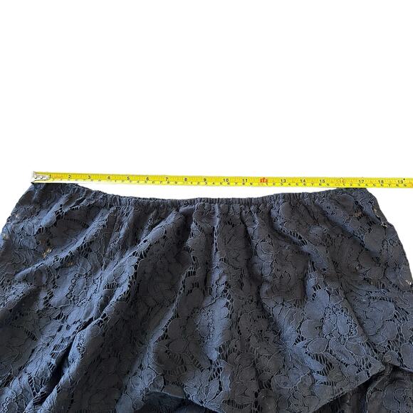 NWT Chaser Womens Black‎ Floral Lace Off Shoulder Bell Sleeve Top Size Medium - Picture 9 of 14